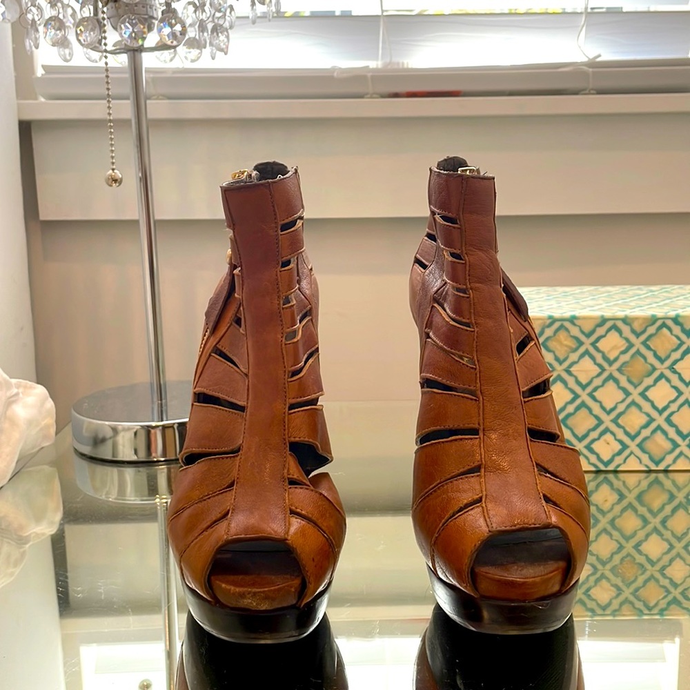 Stuart Weitzman Heeled Booties. Size 7. - image 1